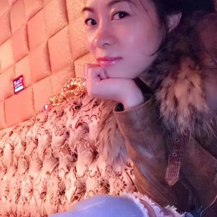 法拉盛中美超市后面 · 广西妹子 天然大波